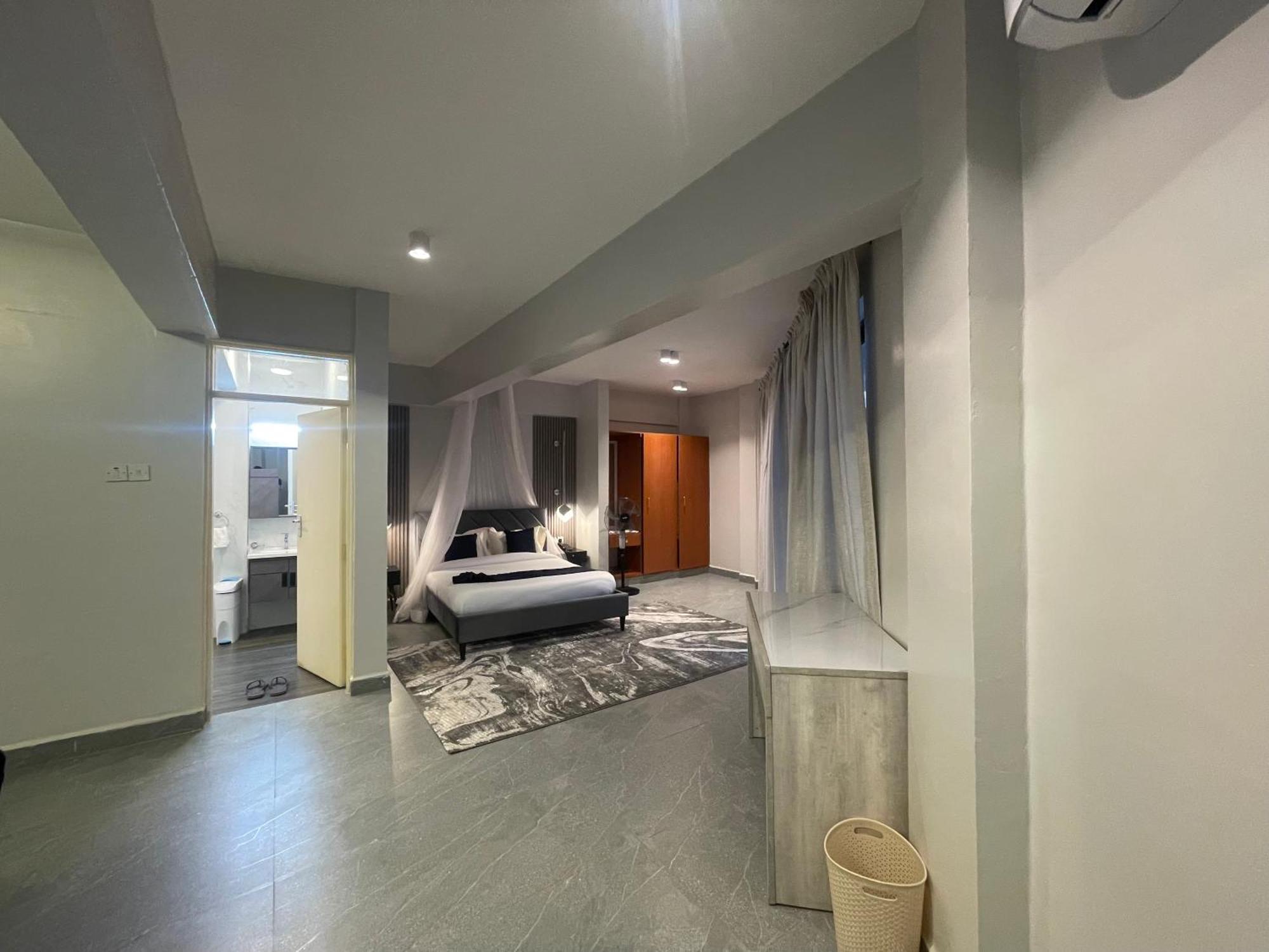 Iman Hotel Isiolo Екстер'єр фото