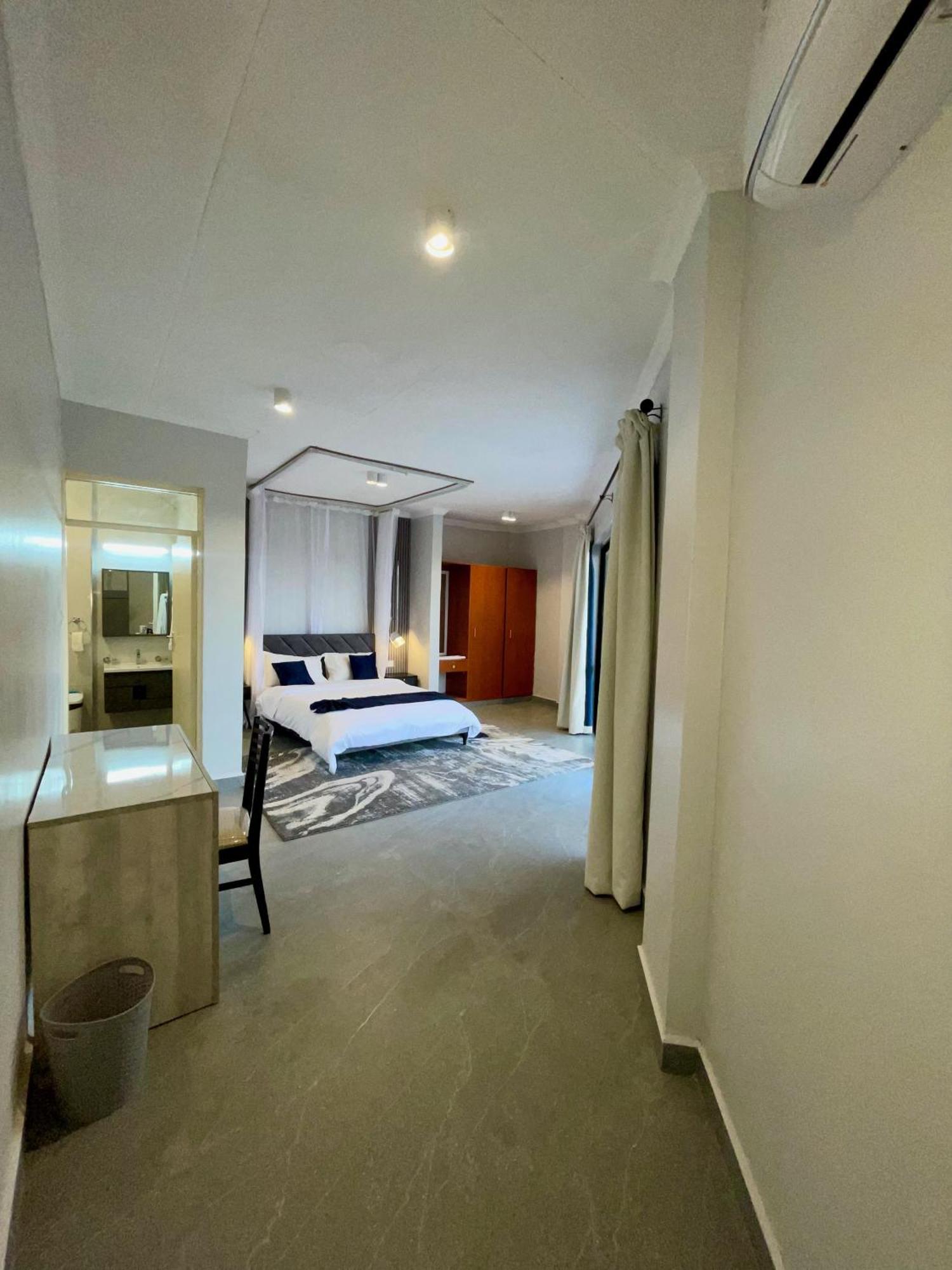 Iman Hotel Isiolo Екстер'єр фото