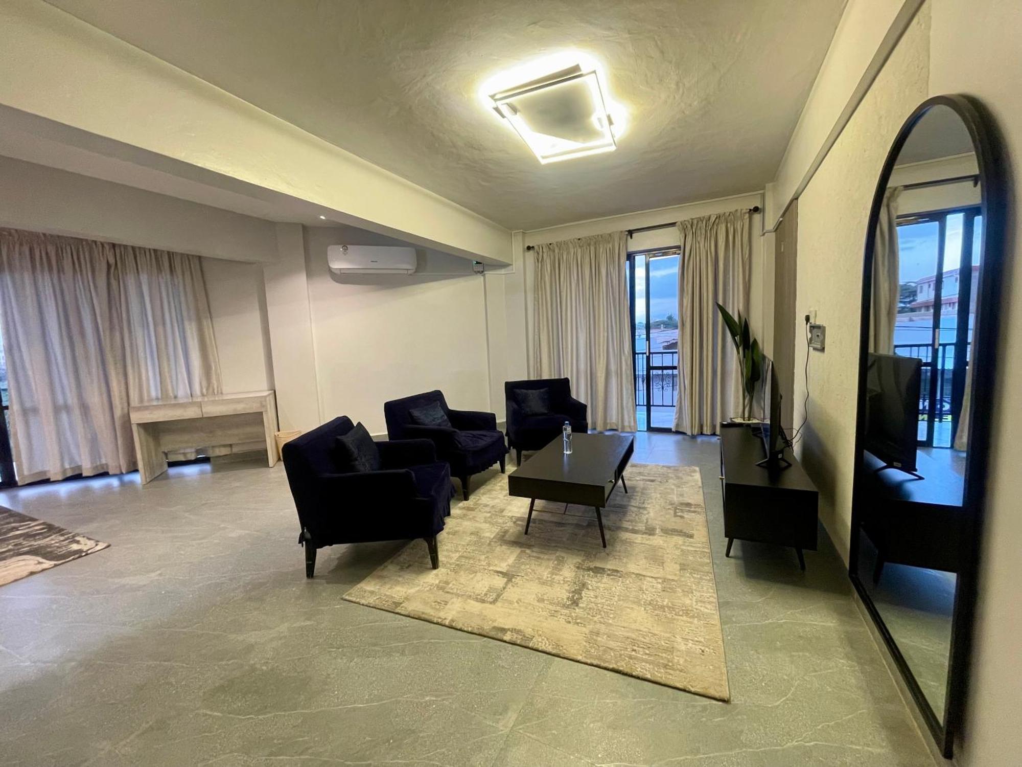 Iman Hotel Isiolo Екстер'єр фото