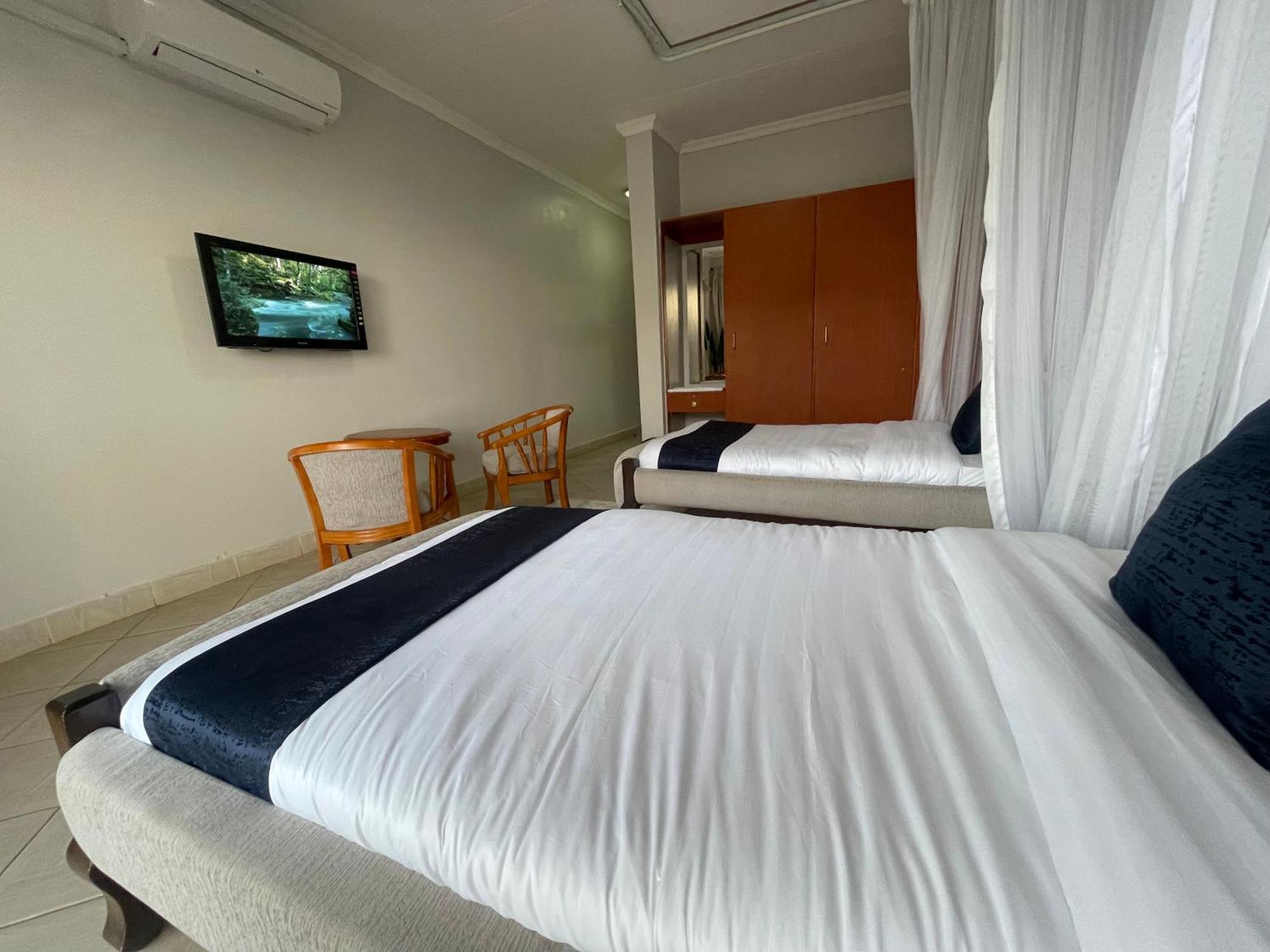 Iman Hotel Isiolo Екстер'єр фото