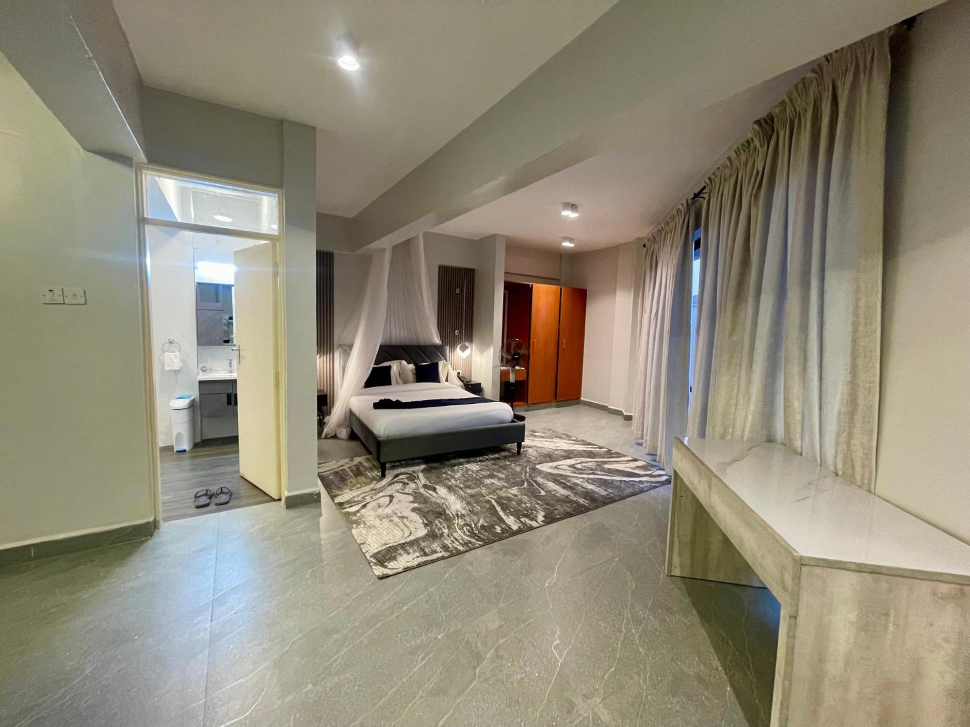 Iman Hotel Isiolo Екстер'єр фото