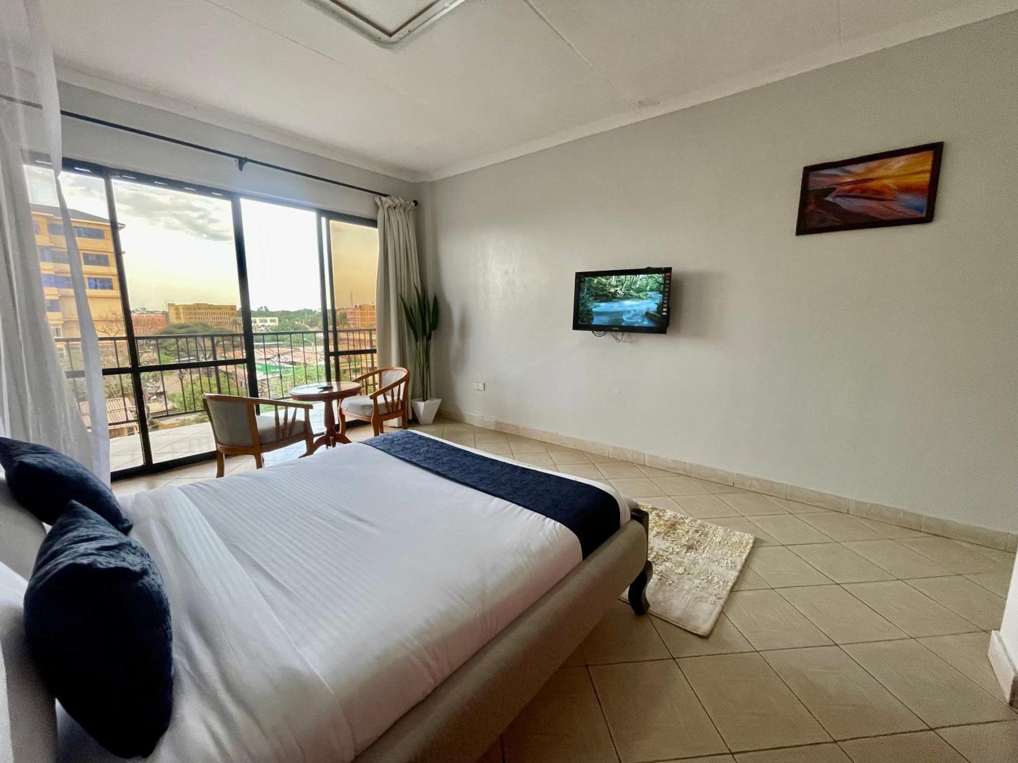 Iman Hotel Isiolo Екстер'єр фото