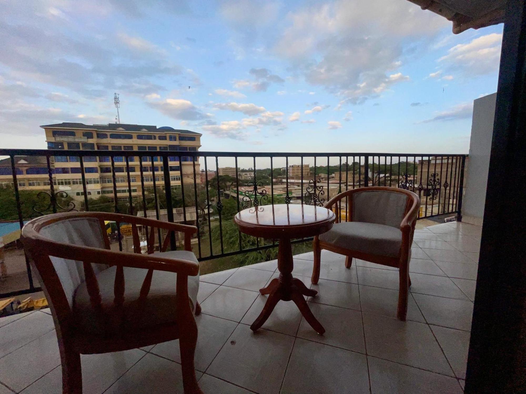 Iman Hotel Isiolo Екстер'єр фото