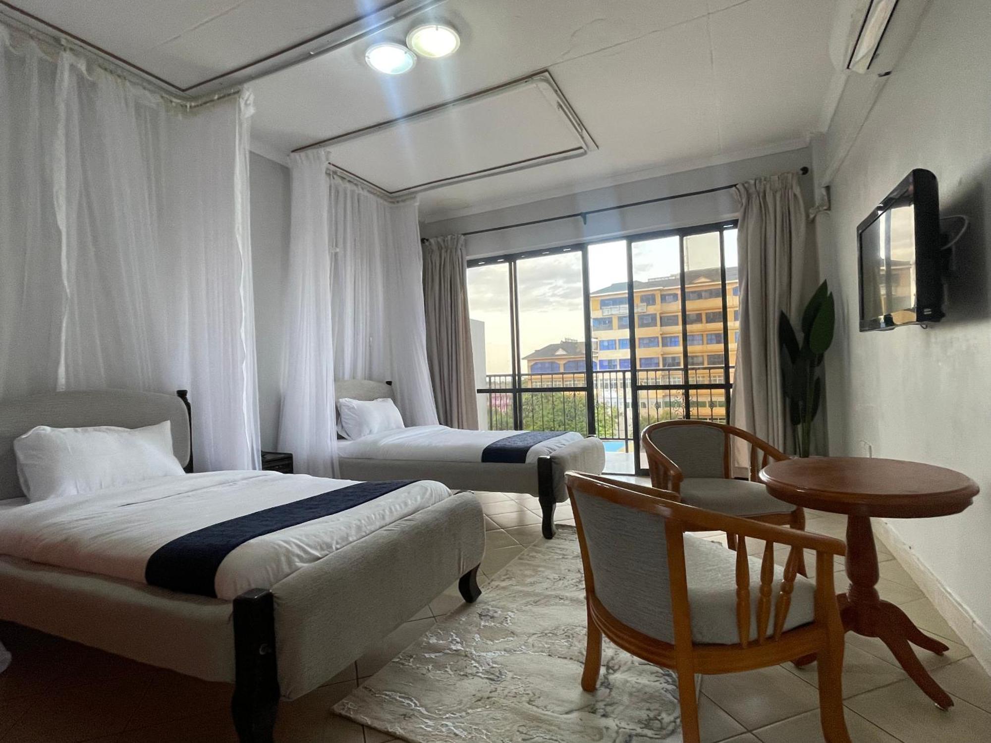 Iman Hotel Isiolo Екстер'єр фото