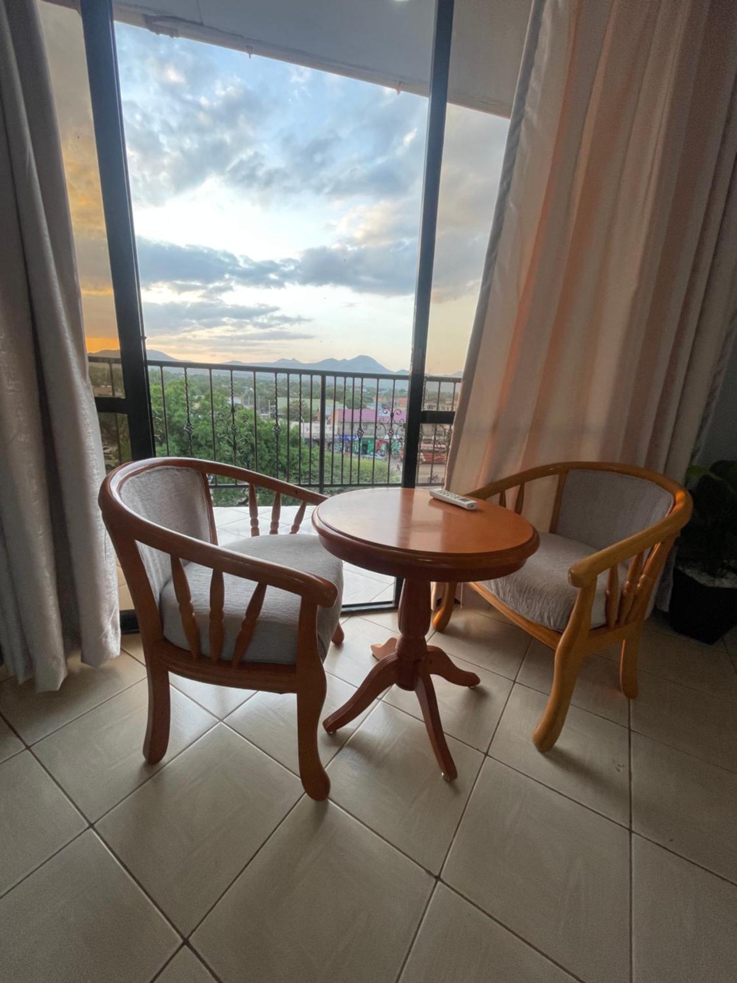 Iman Hotel Isiolo Екстер'єр фото