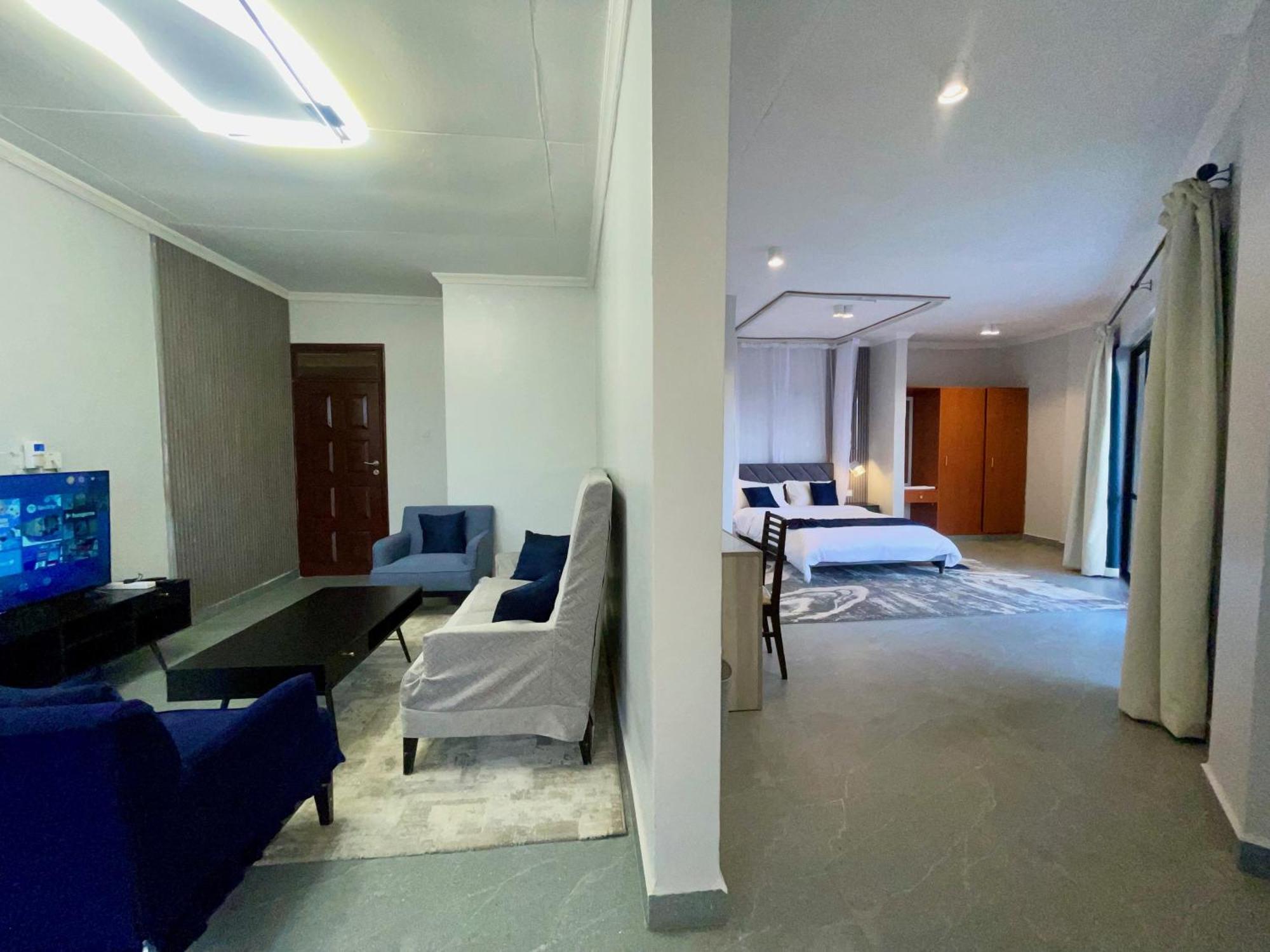 Iman Hotel Isiolo Екстер'єр фото