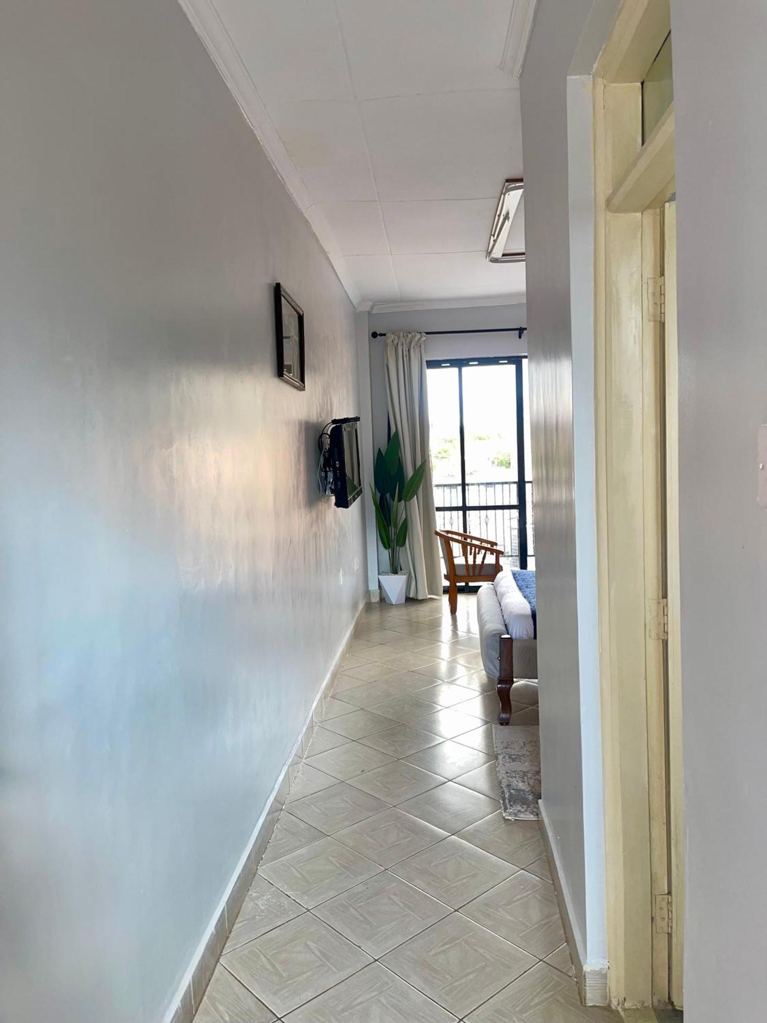 Iman Hotel Isiolo Екстер'єр фото