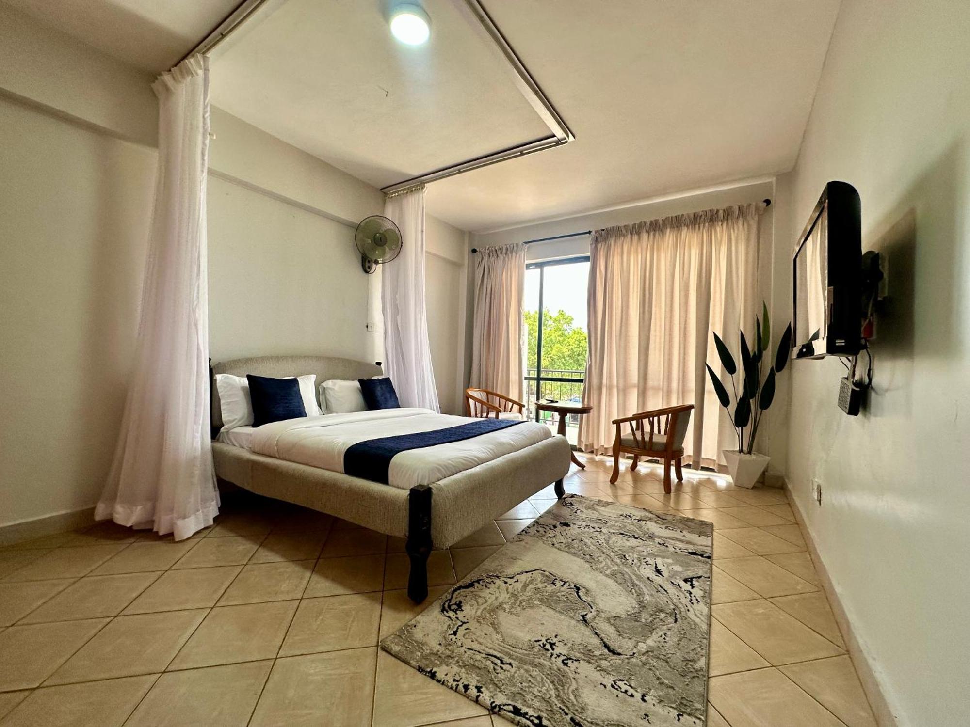 Iman Hotel Isiolo Екстер'єр фото