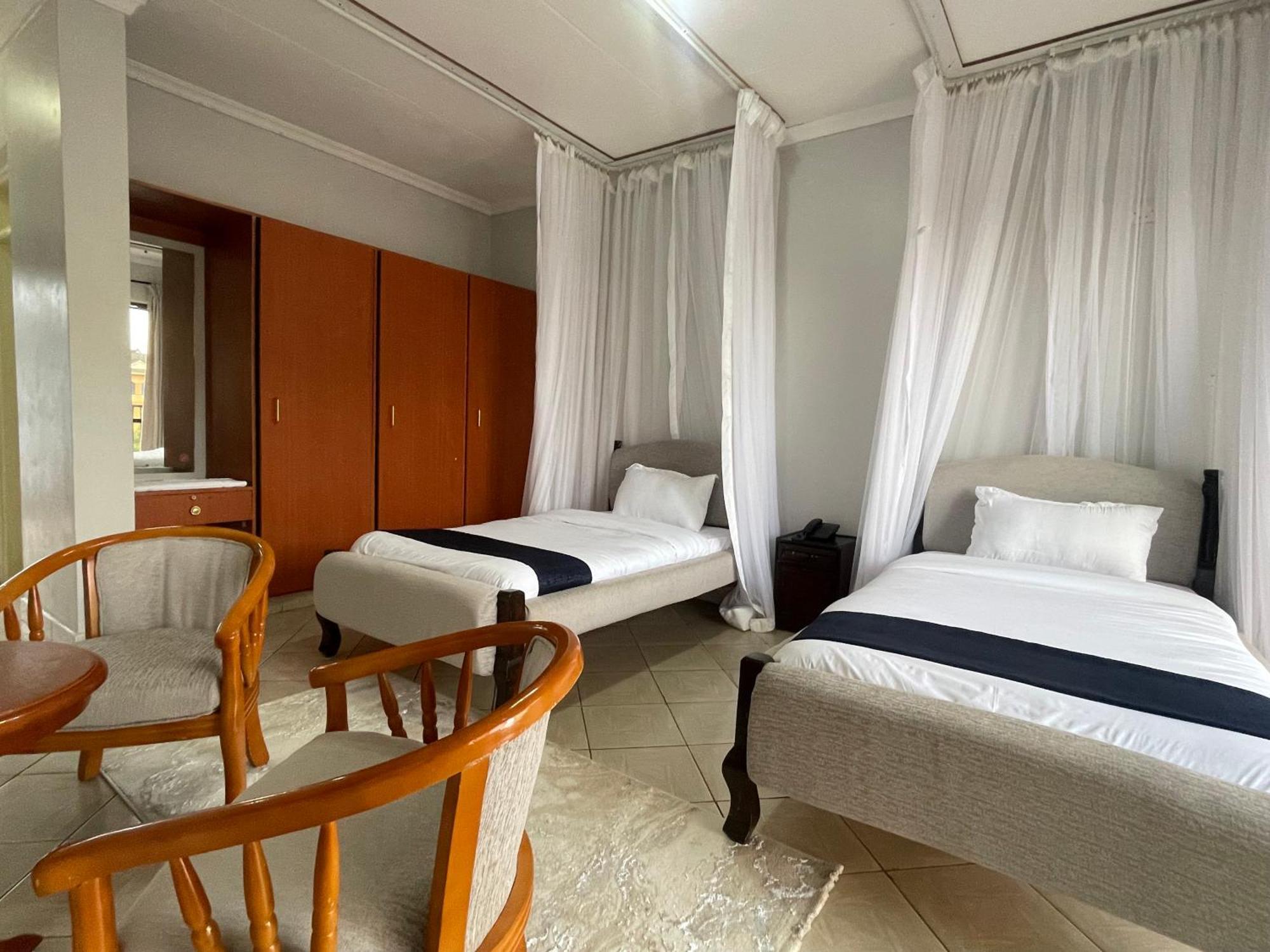 Iman Hotel Isiolo Екстер'єр фото