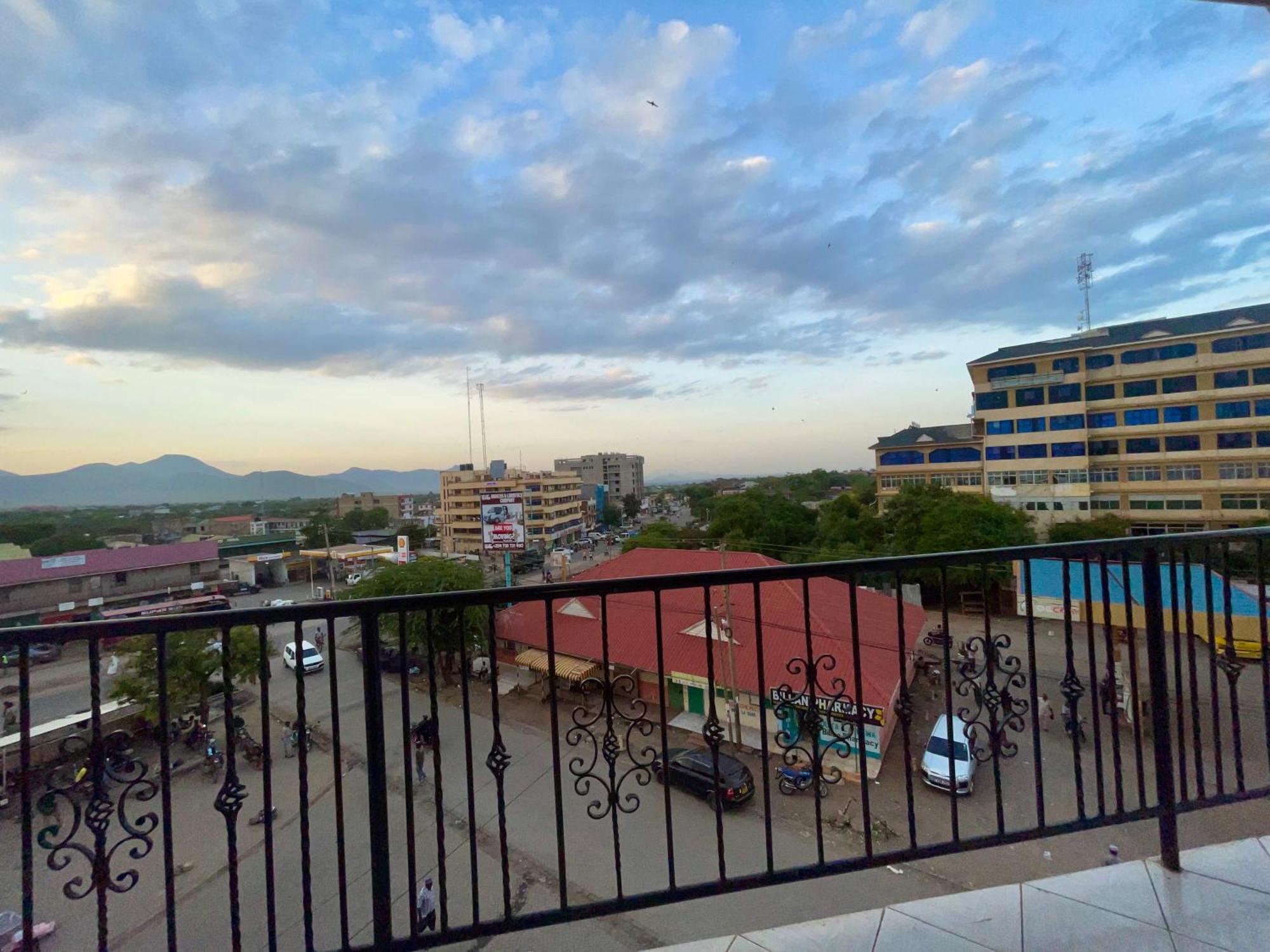 Iman Hotel Isiolo Екстер'єр фото