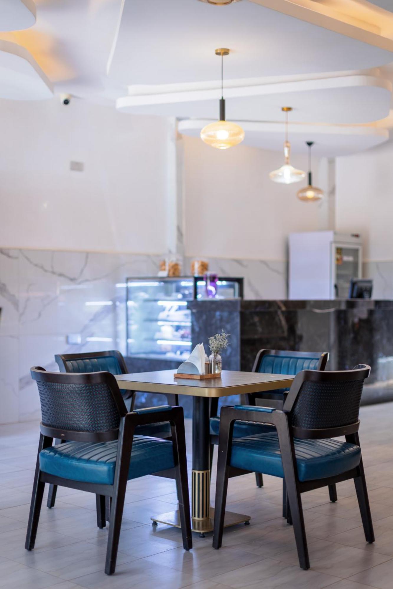 Iman Hotel Isiolo Екстер'єр фото